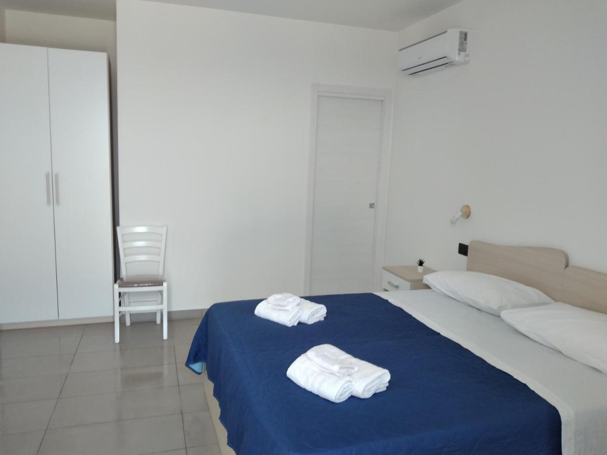 La Dama Bianca Bovo Marina Hotel Montallegro Bagian luar foto